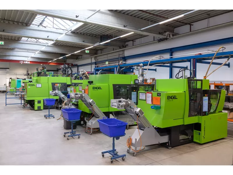 über 50 Spritzgussmaschinen.webp